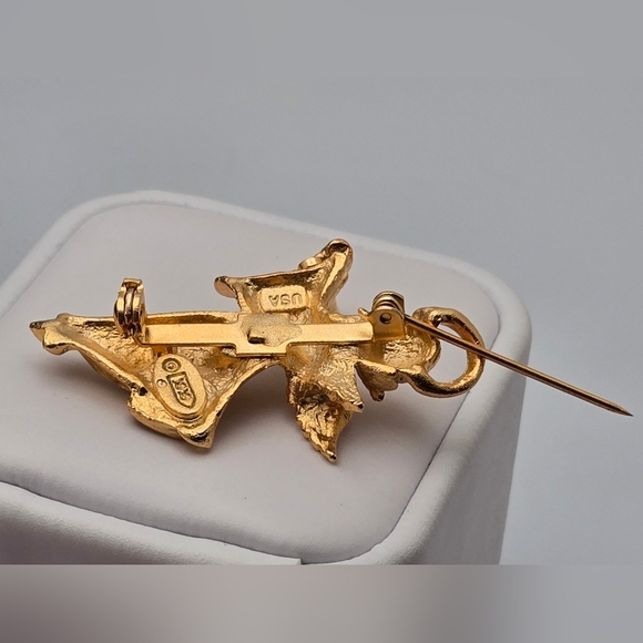 Gold-Plated Angel Brooch Vintage Holiday Christmas Vibes - Picture 4 of 8